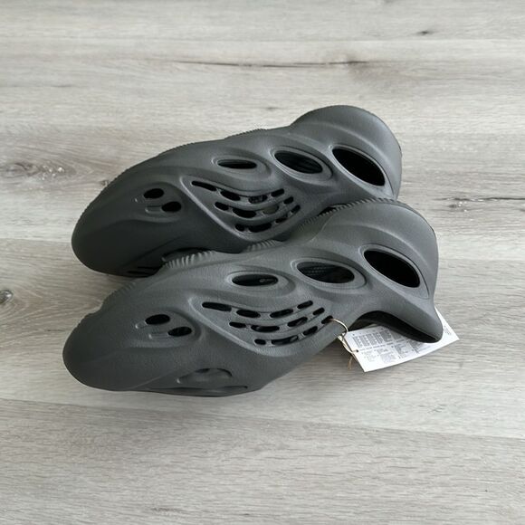 adidas Yeezy Foam RNR Carbon 13 NWT IN BOX - Picture 10 of 12